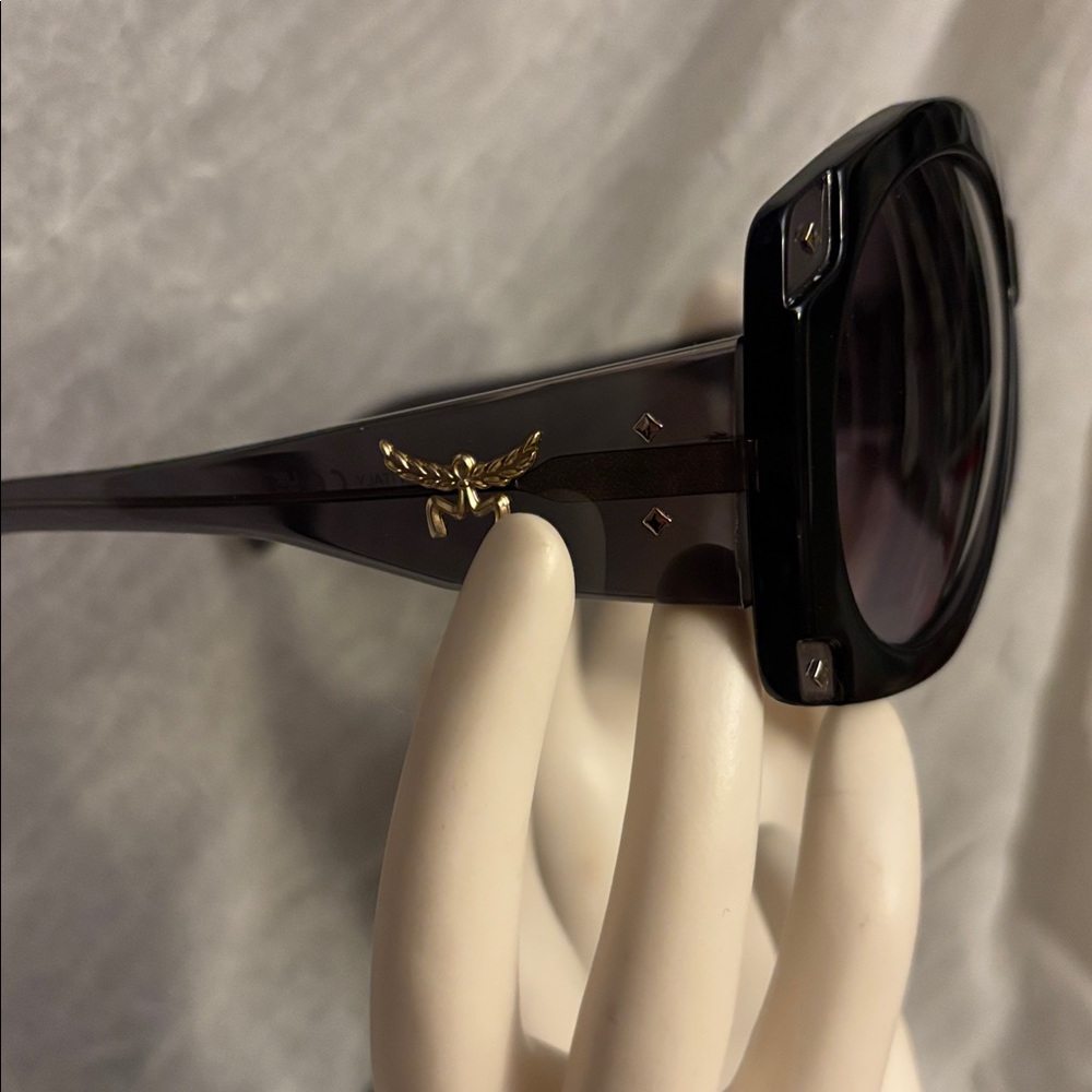 MCM MW0005 Black Oversized Butterfly Sunglasses - Made in Italy + Case NWOT - Picture 3 of 6